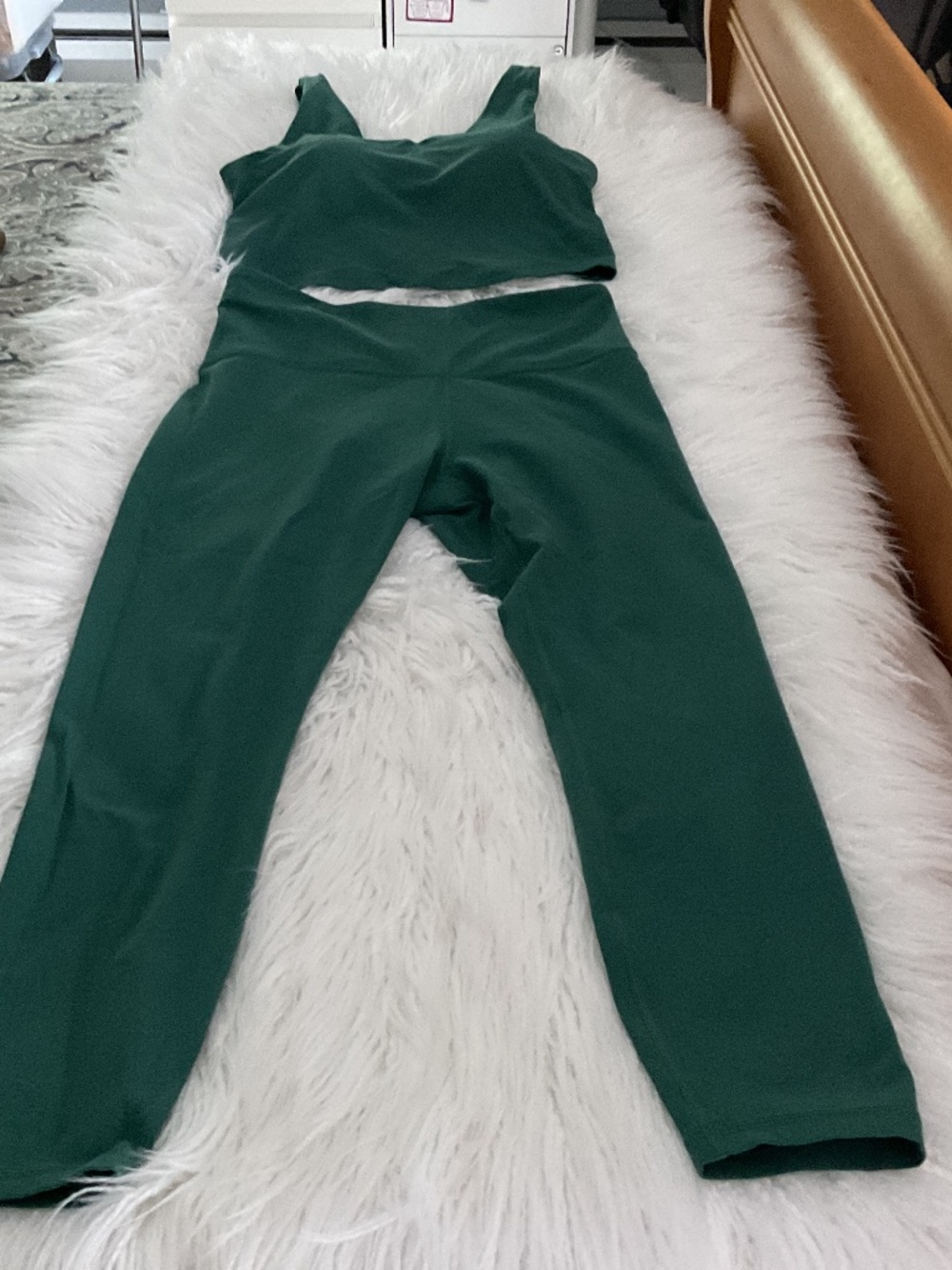 Athleta Ultra High Rise 7/8 Tight with V-neck crop top bundle